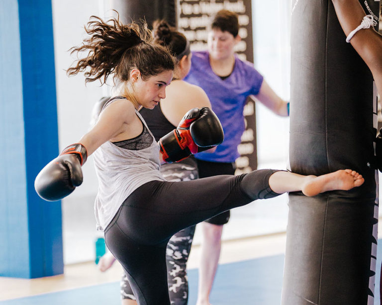 Elite MMA Women’ Kickboxing Classes